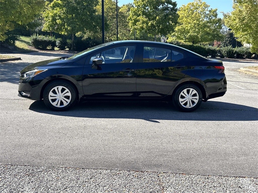 2025 Nissan Versa 1.6 S photo 4