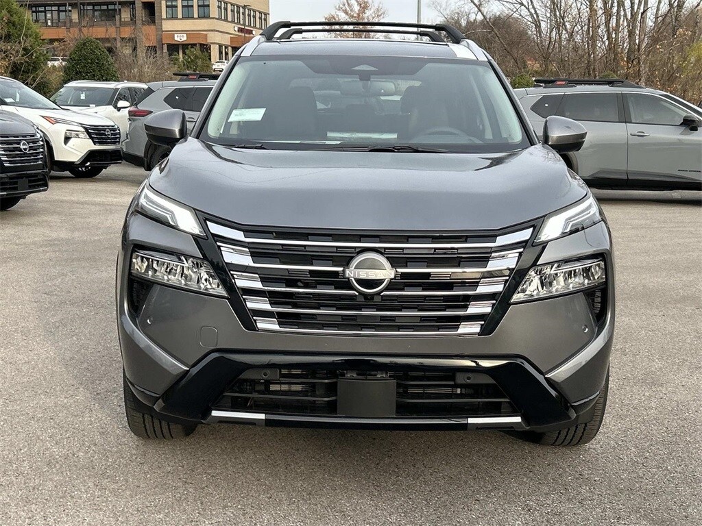 2026 Nissan Rogue Platinum photo 2