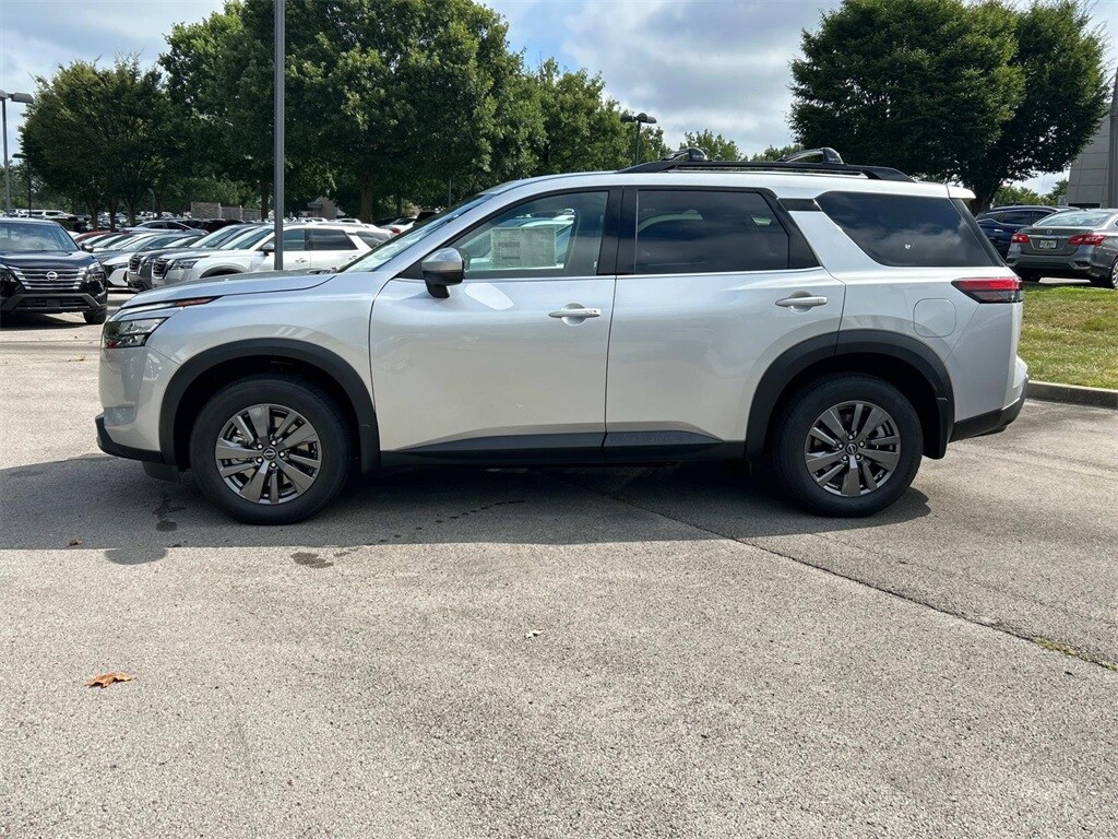 2025 Nissan Pathfinder SV photo 3