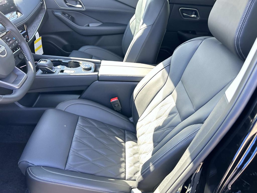 2026 Nissan Rogue Platinum - Photo 16