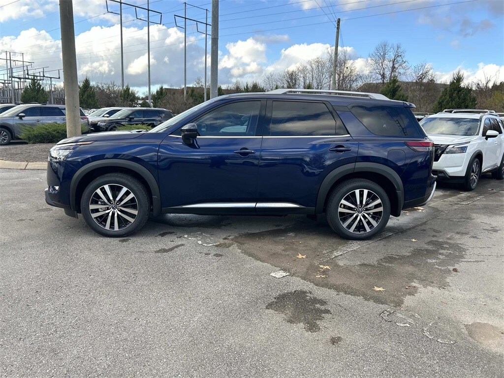 2025 Nissan Pathfinder Platinum photo 4