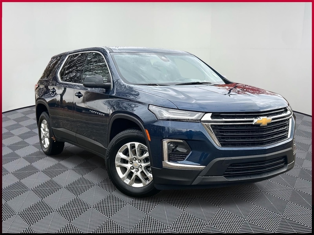 2023 Chevrolet Traverse LS's photo