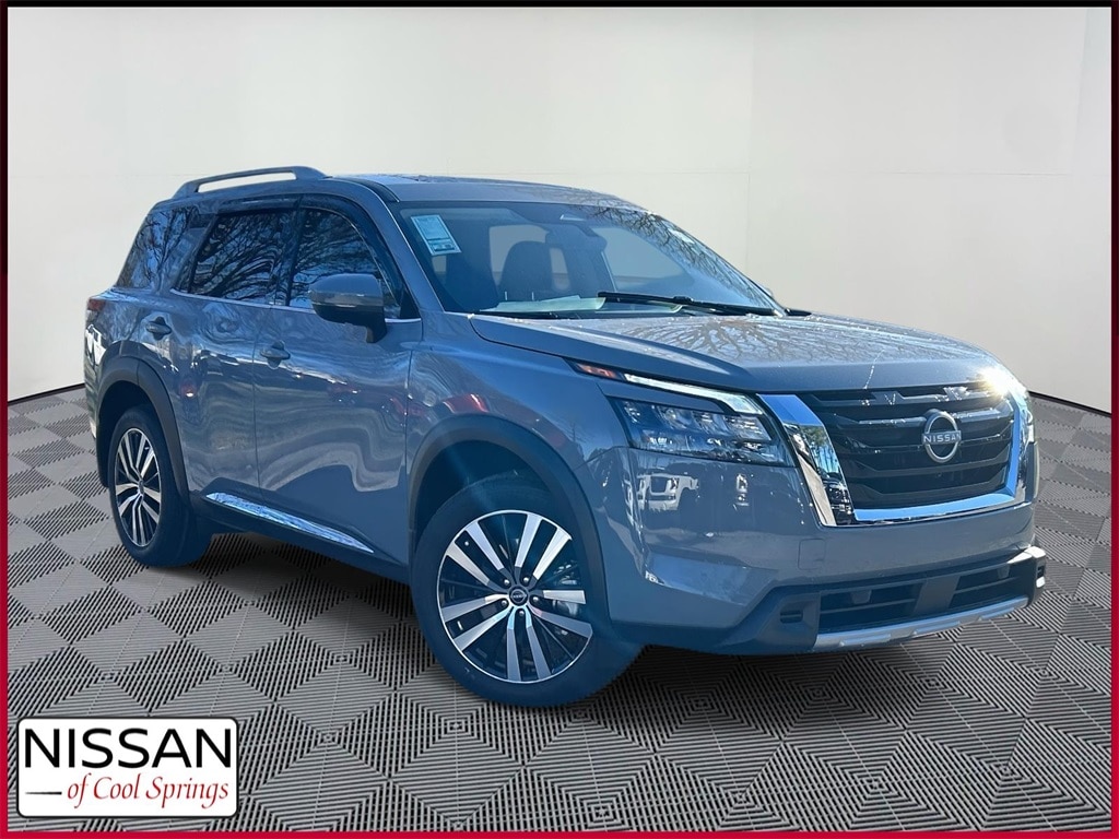 2025 Nissan Pathfinder Platinum's photo