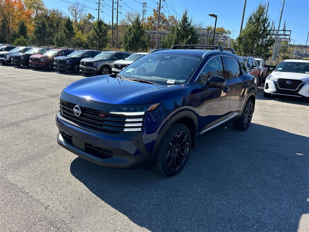 2026 Nissan Kicks SR photo 2