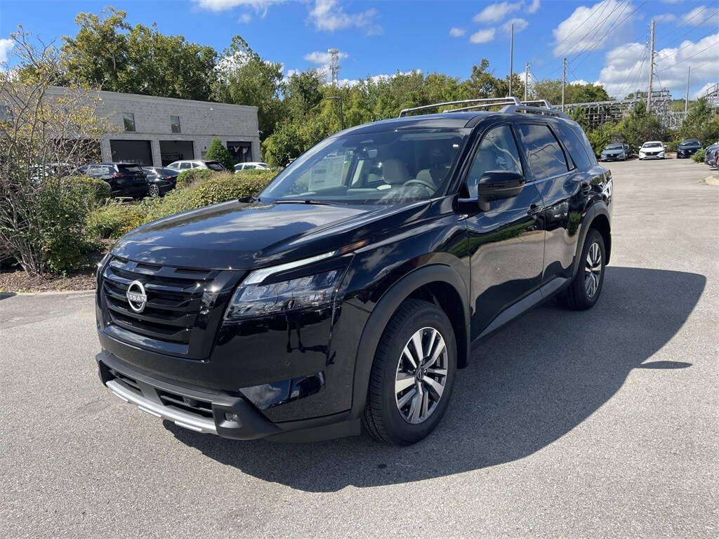 2025 Nissan Pathfinder SL photo 3