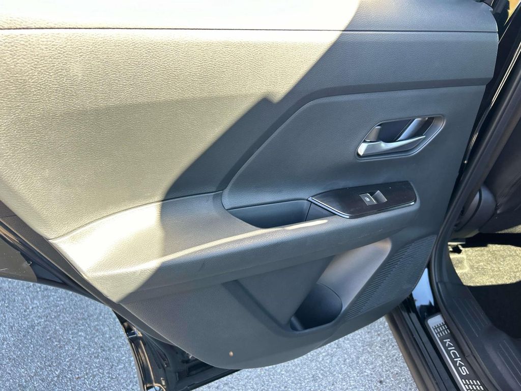 2026 Nissan KICKS SR - Photo 18