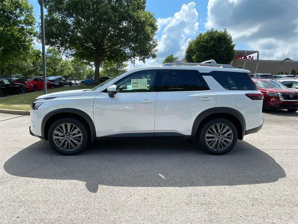 2025 Nissan Pathfinder SL photo 4