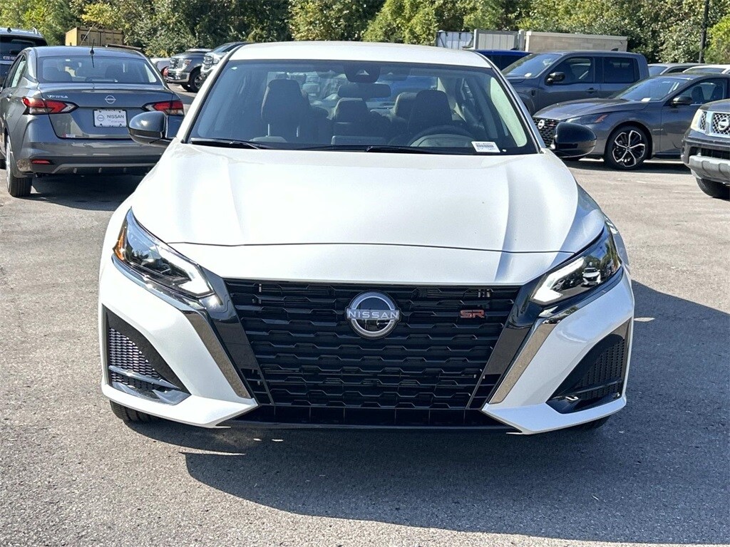 2025 Nissan Altima SR photo 2