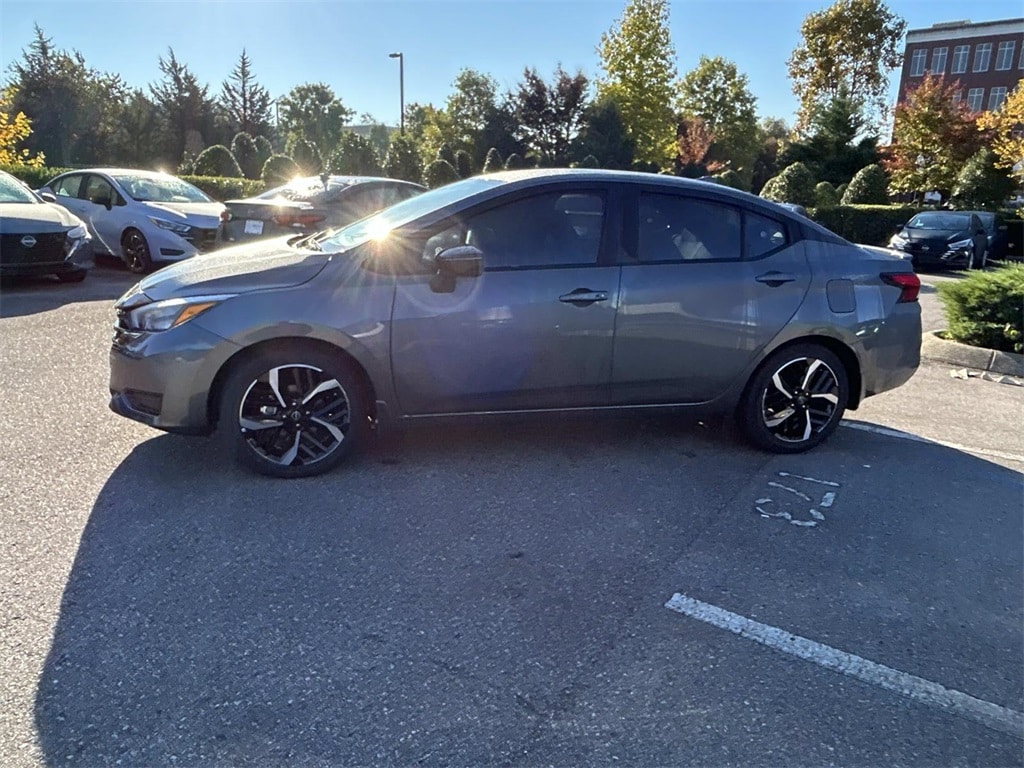 New 2025 Nissan Versa 1.6 SR Sedan