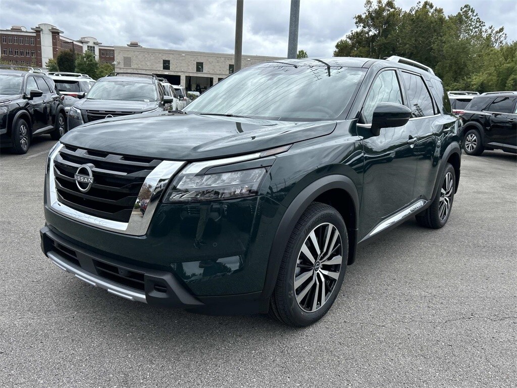 2025 Nissan Pathfinder Platinum photo 3
