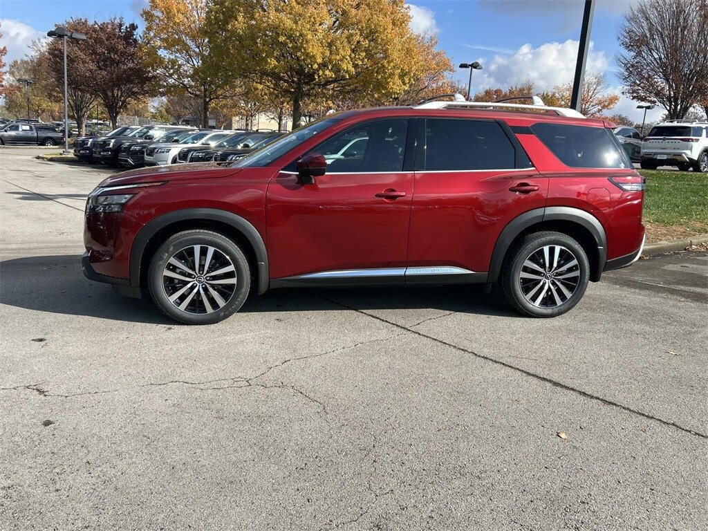 2025 Nissan Pathfinder Platinum photo 4