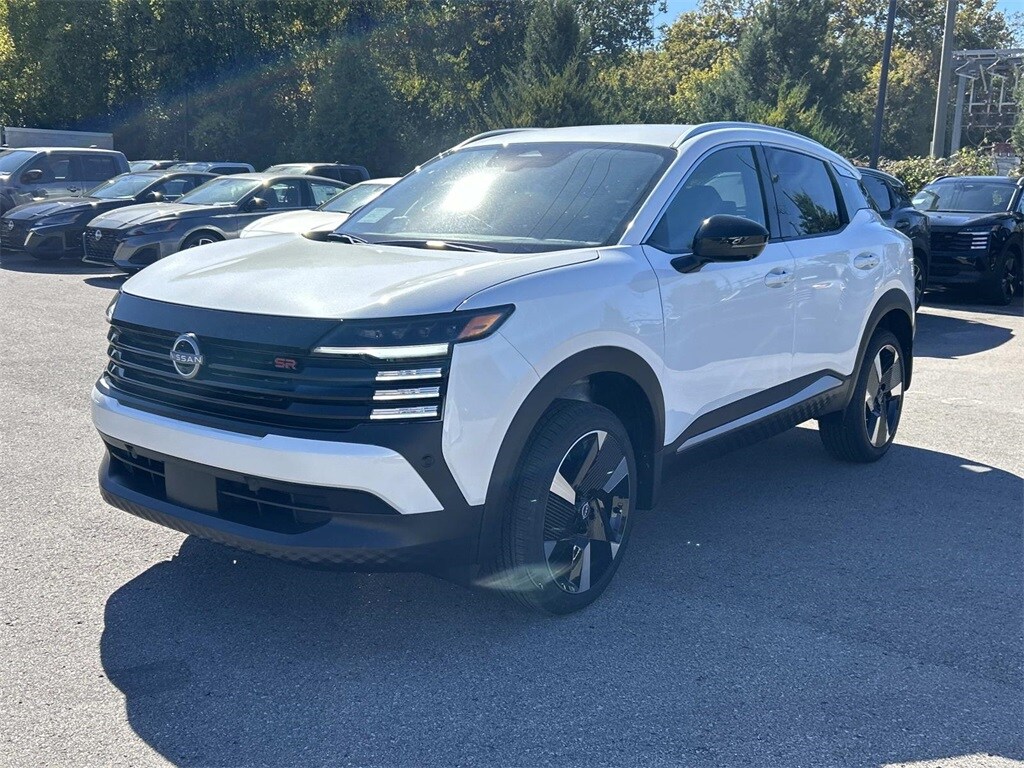 2026 Nissan Kicks SR photo 2