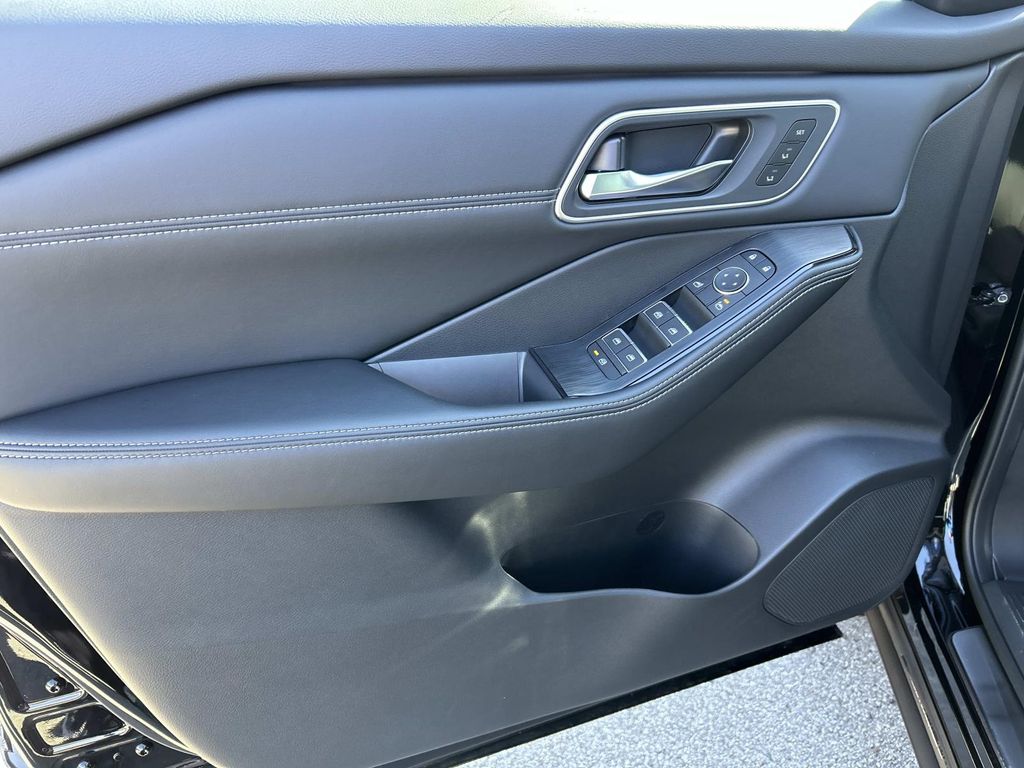 2026 Nissan Rogue Platinum - Photo 18