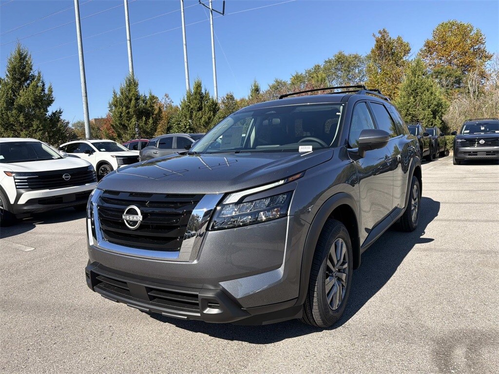 2025 Nissan Pathfinder SV photo 2