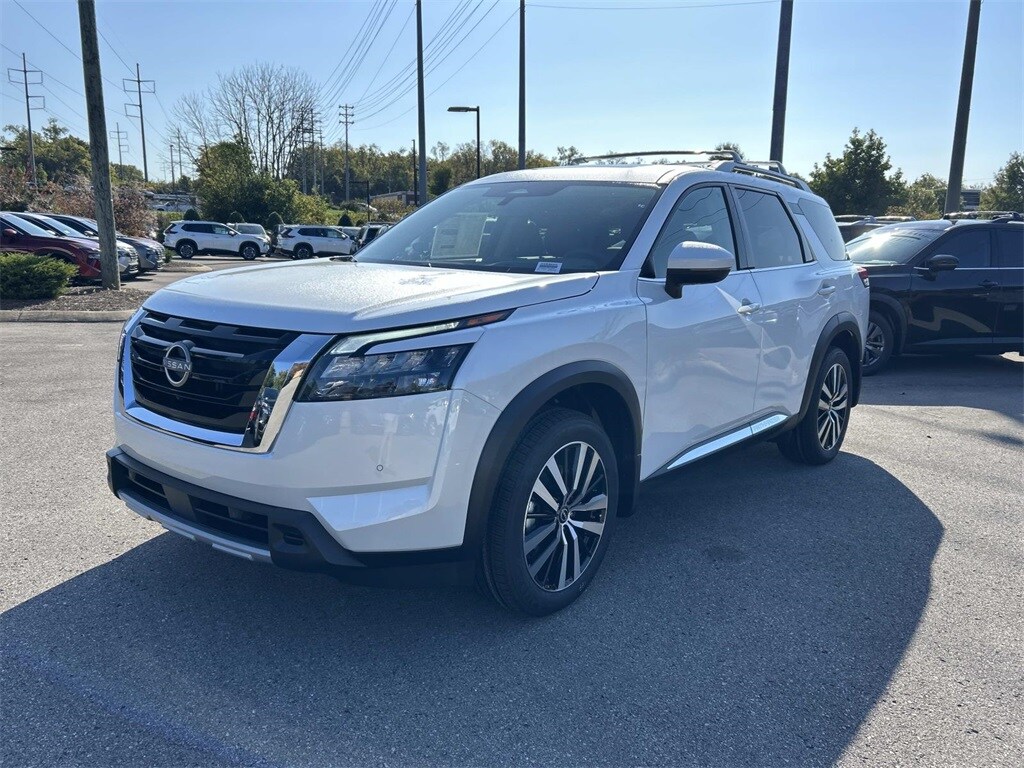 2025 Nissan Pathfinder Platinum photo 2