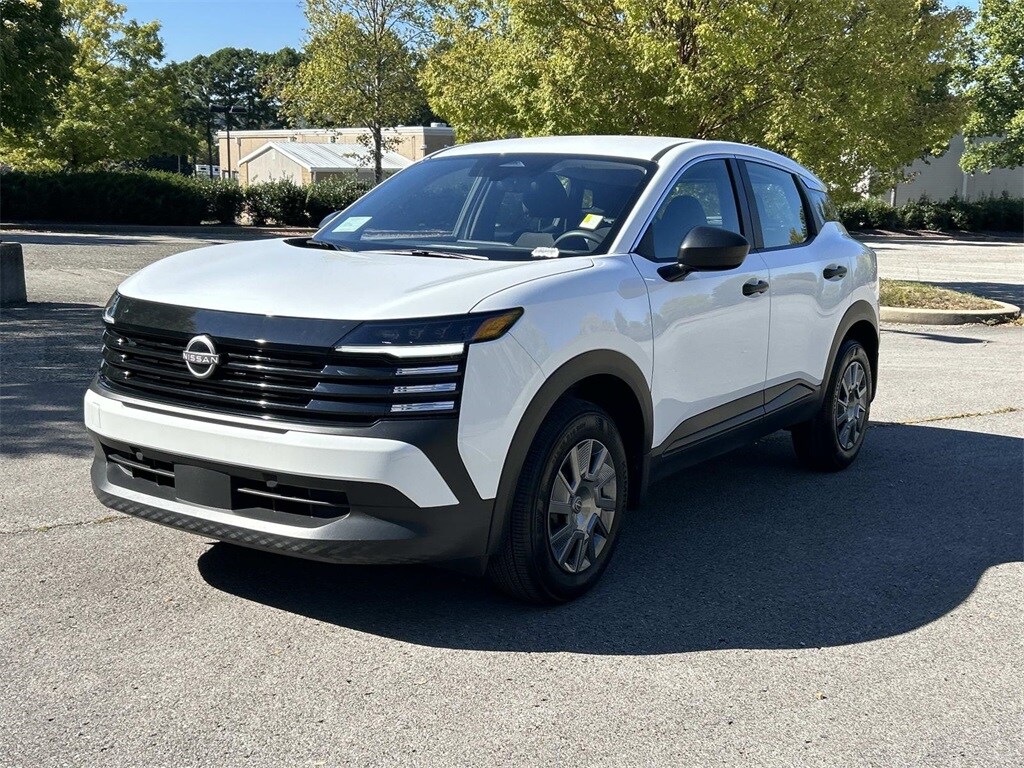 2025 Nissan Kicks S photo 2