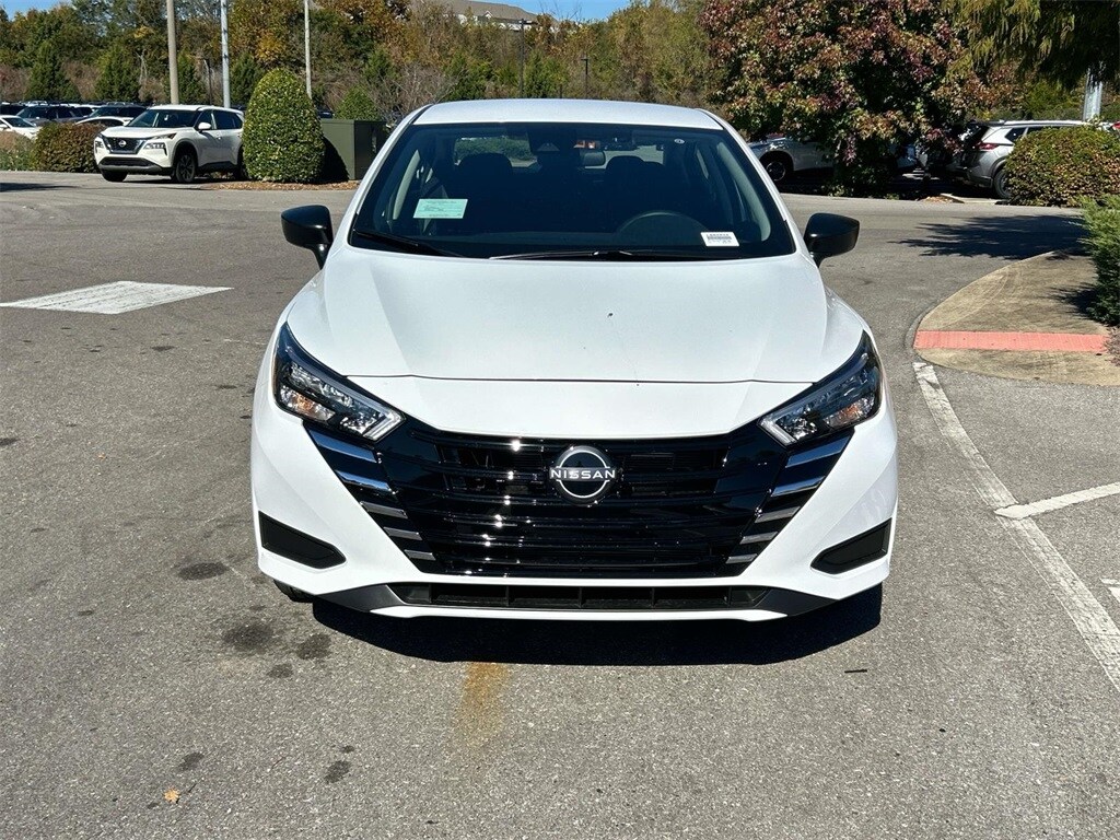 2025 Nissan Versa 1.6 photo 2