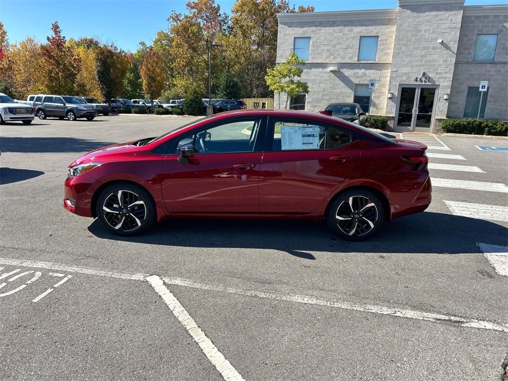 New 2025 Nissan Versa 1.6 SR Sedan