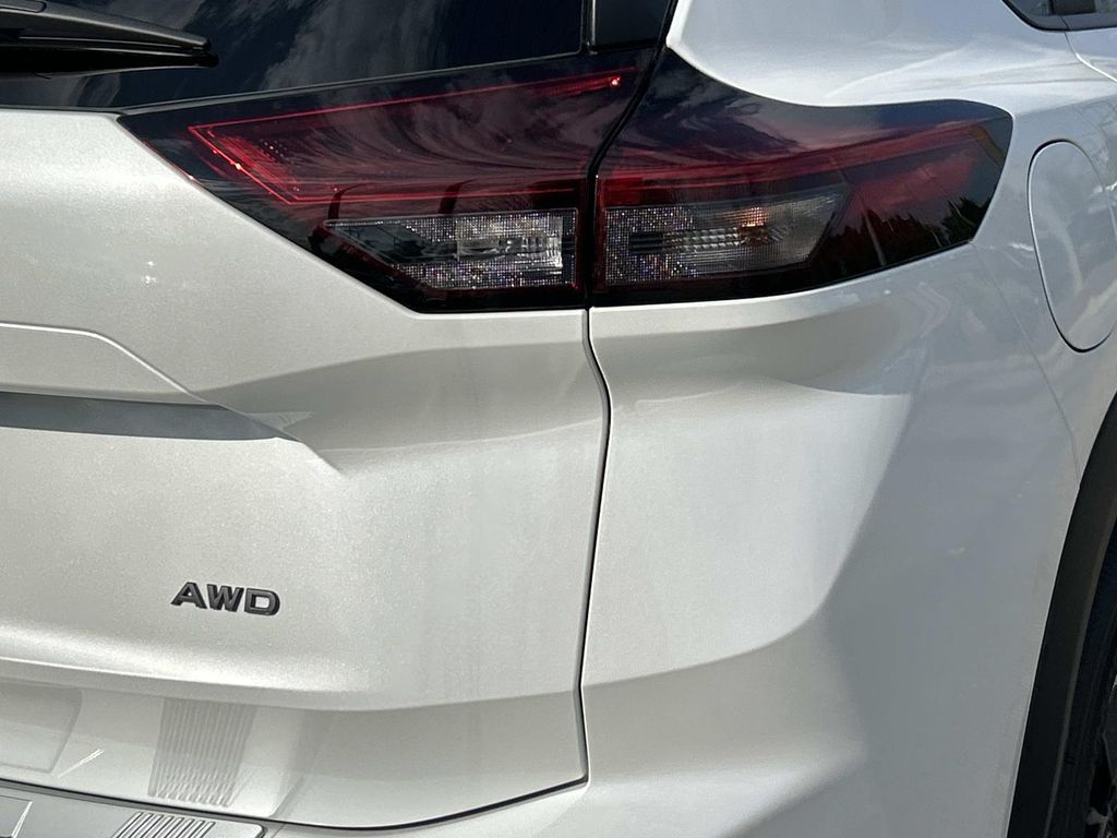 2026 Nissan Rogue SV - Photo 12