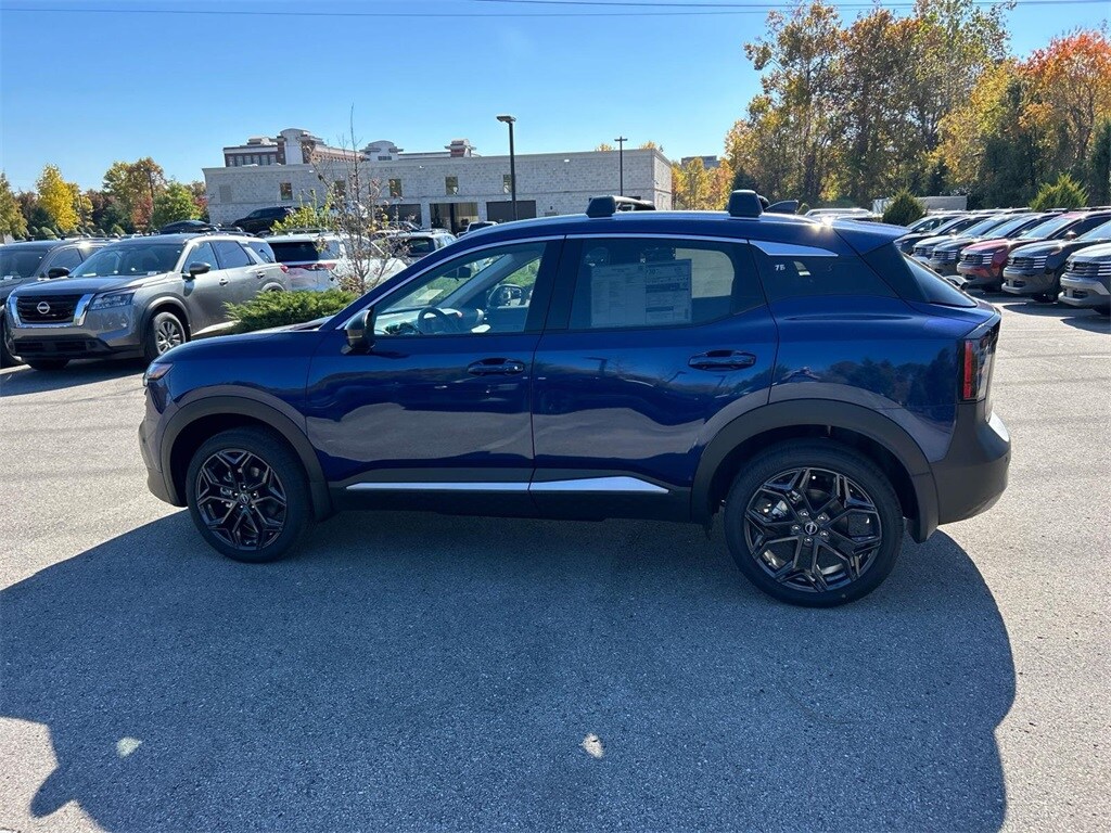 2026 Nissan Kicks SR photo 3