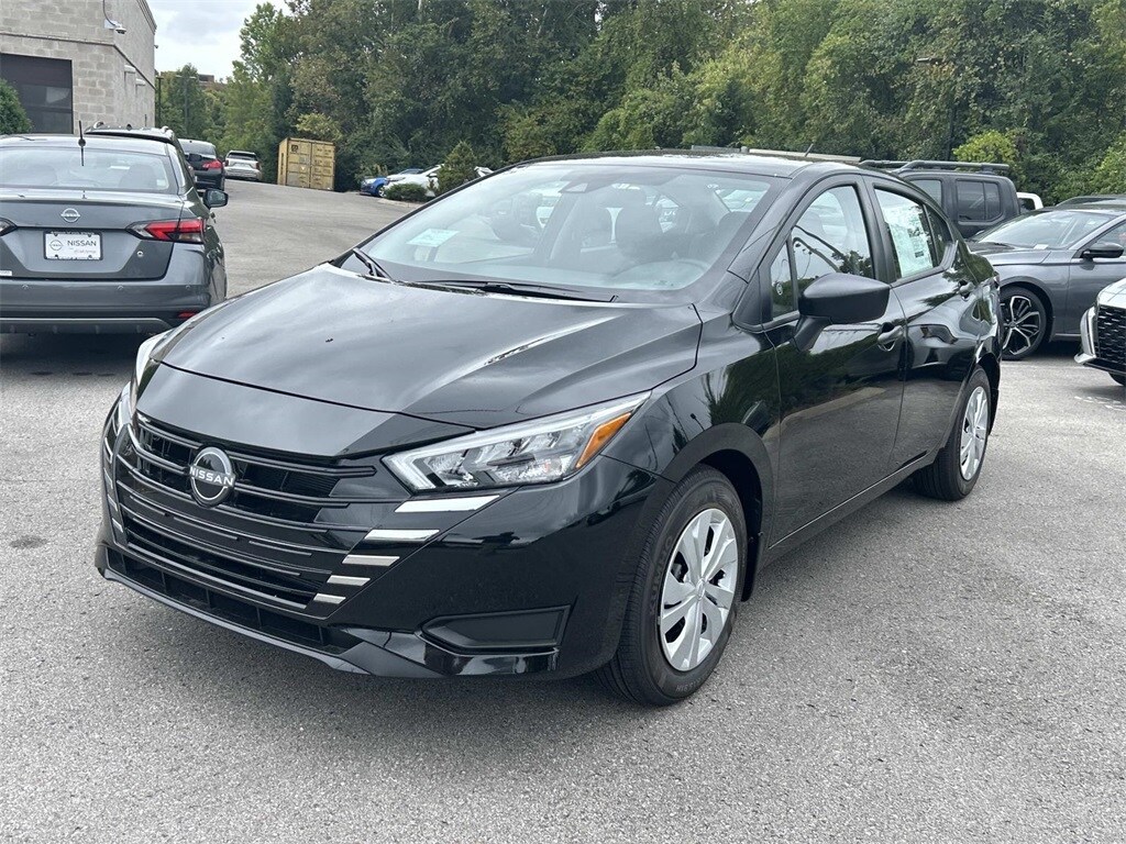 2025 Nissan Versa 1.6 S photo 3