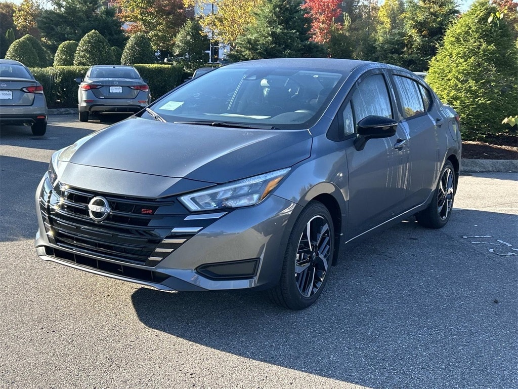 New 2025 Nissan Versa 1.6 SR Sedan