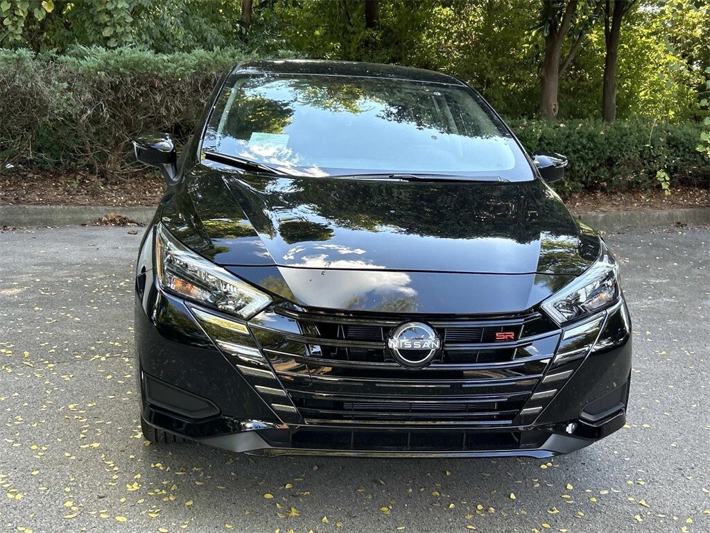 2025 Nissan Versa 1.6 SR photo 2