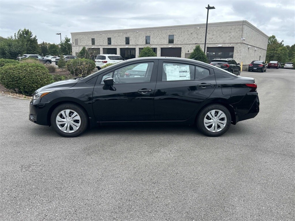2025 Nissan Versa 1.6 S photo 4