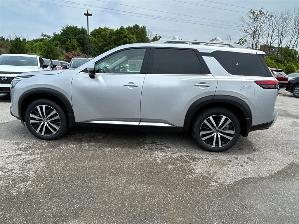 2025 Nissan Pathfinder Platinum photo 4