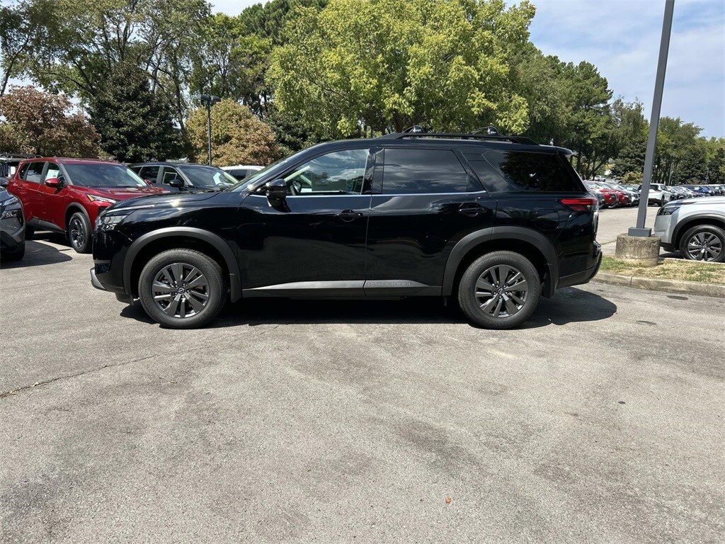 2025 Nissan Pathfinder SV photo 4