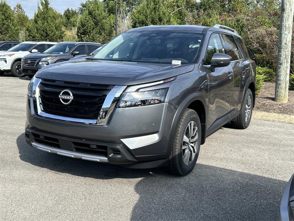 2025 Nissan Pathfinder SL photo 3