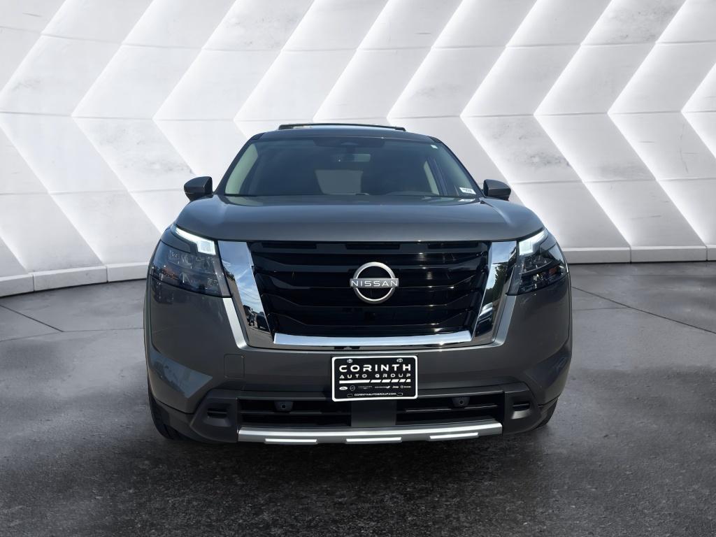 2025 Nissan Pathfinder SL photo 2