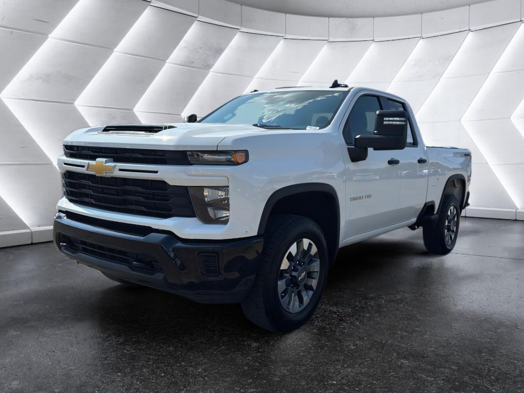 2024 Chevrolet Silverado 2500HD Custom photo 3