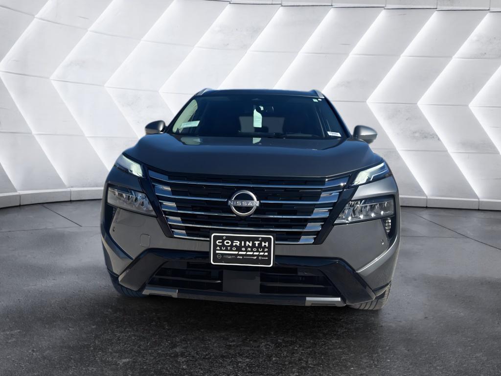 2026 Nissan Rogue Platinum photo 2