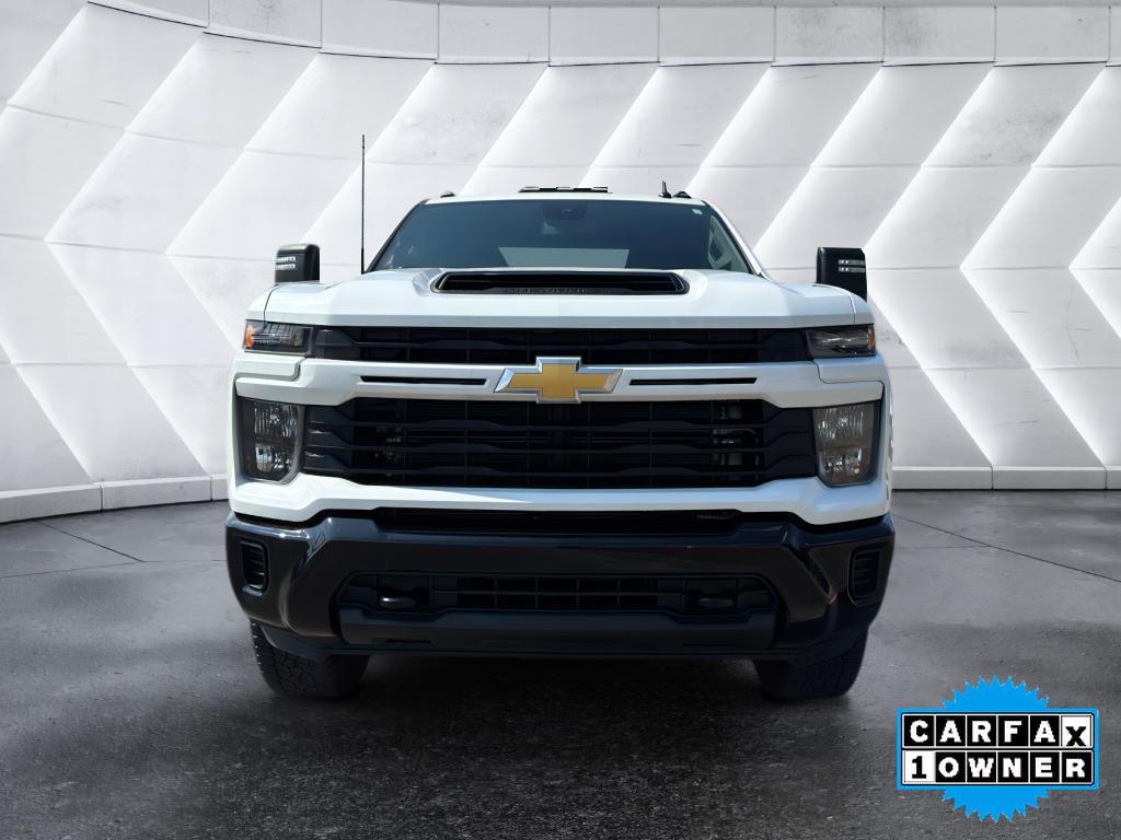 2024 Chevrolet Silverado 2500HD Custom photo 2