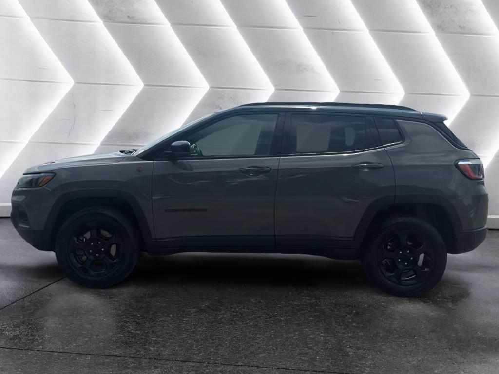 2024 Jeep Compass Trailhawk photo 2
