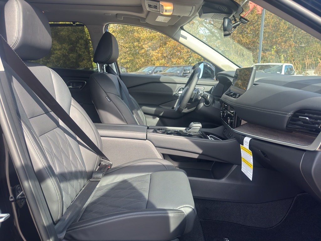 2026 Nissan Rogue Platinum - Photo 16