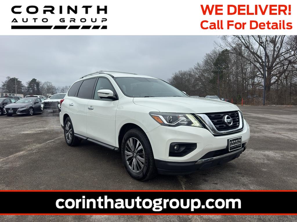 2017 Nissan Pathfinder SL's photo