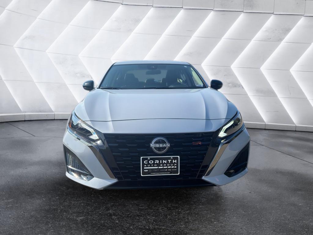 2025 Nissan Altima SR photo 2