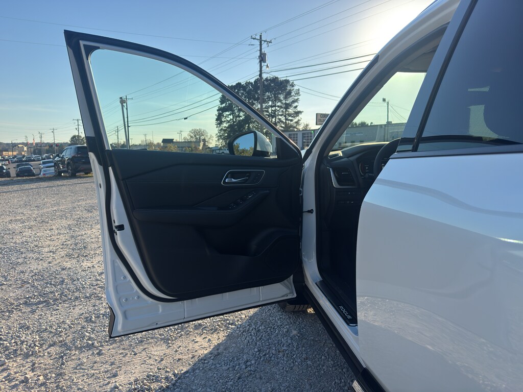 2026 Nissan Rogue Platinum - Photo 18