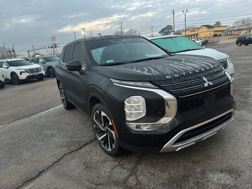 Used 2024 Mitsubishi Outlander SE Black Edition SUV