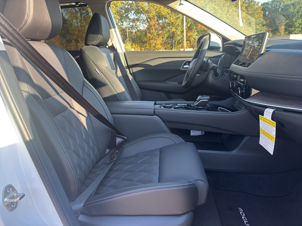 2026 Nissan Rogue Platinum - Photo 16