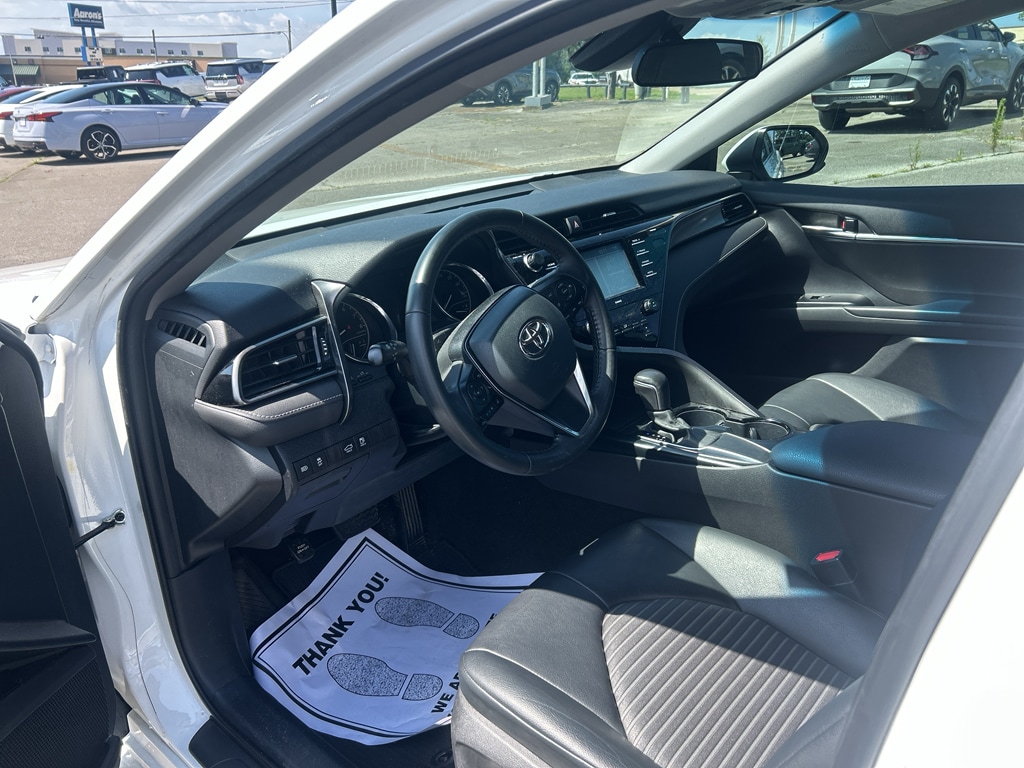 Used 2020 Toyota Camry SE Sedan