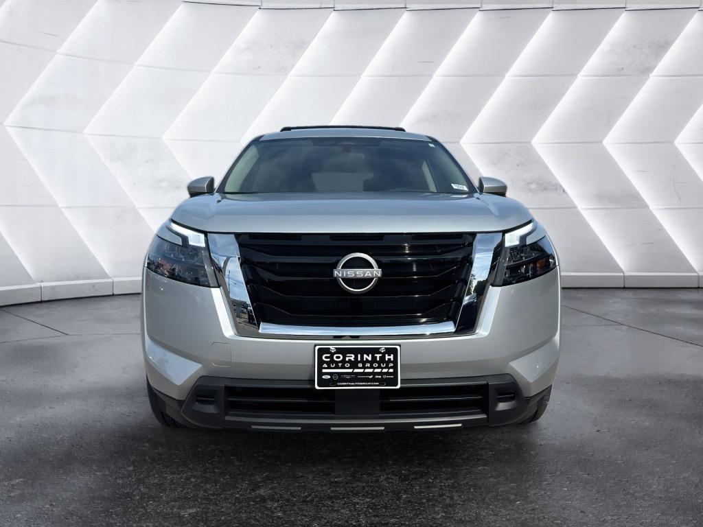 2025 Nissan Pathfinder SV photo 2