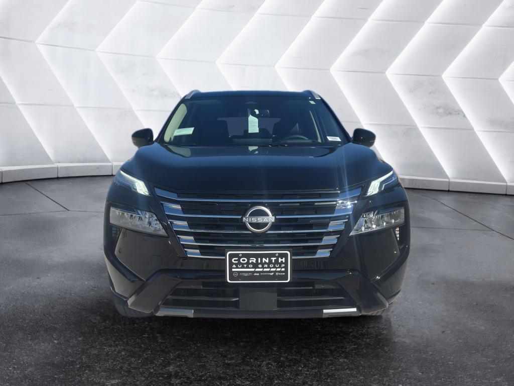 2026 Nissan Rogue Platinum photo 2