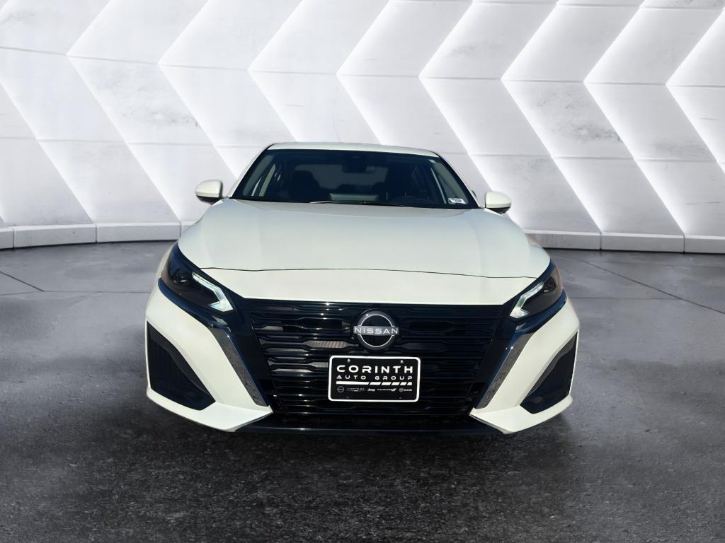 2025 Nissan Altima SL photo 2