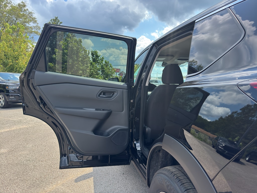 2026 Nissan Rogue S - Photo 18