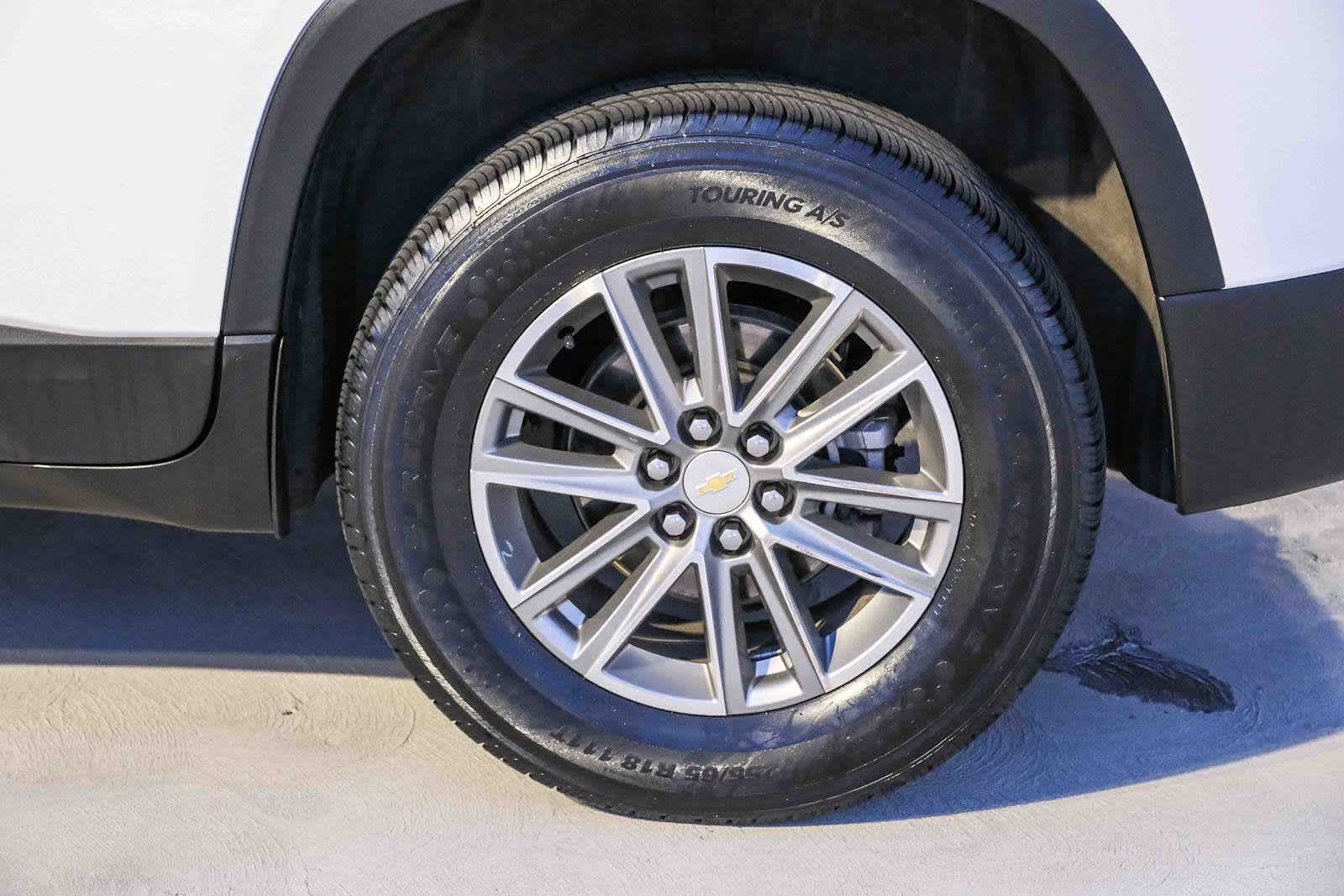 Thumbnail: 2023 Chevrolet Traverse - 9