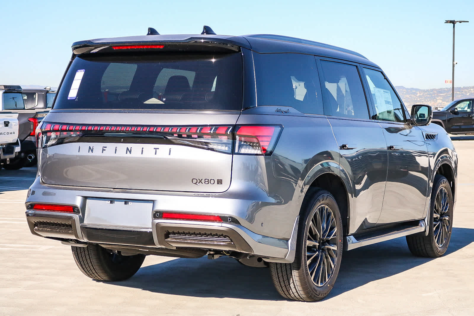 Thumbnail: 2026 INFINITI QX80 - 6