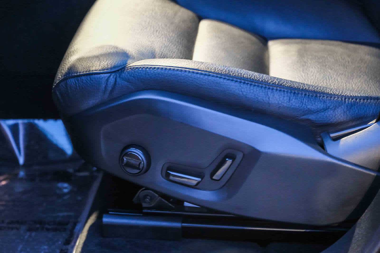 Thumbnail: 2023 Volvo XC60 - 24